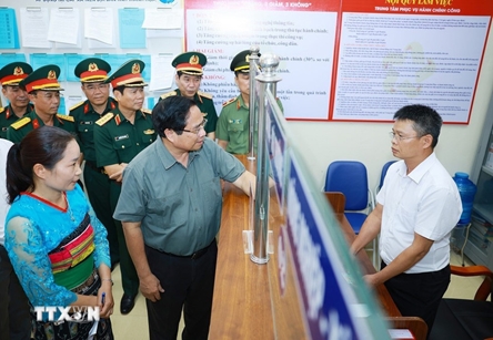 PM Pham Minh Chinh inspects settlement of administrative procedures in border commune
